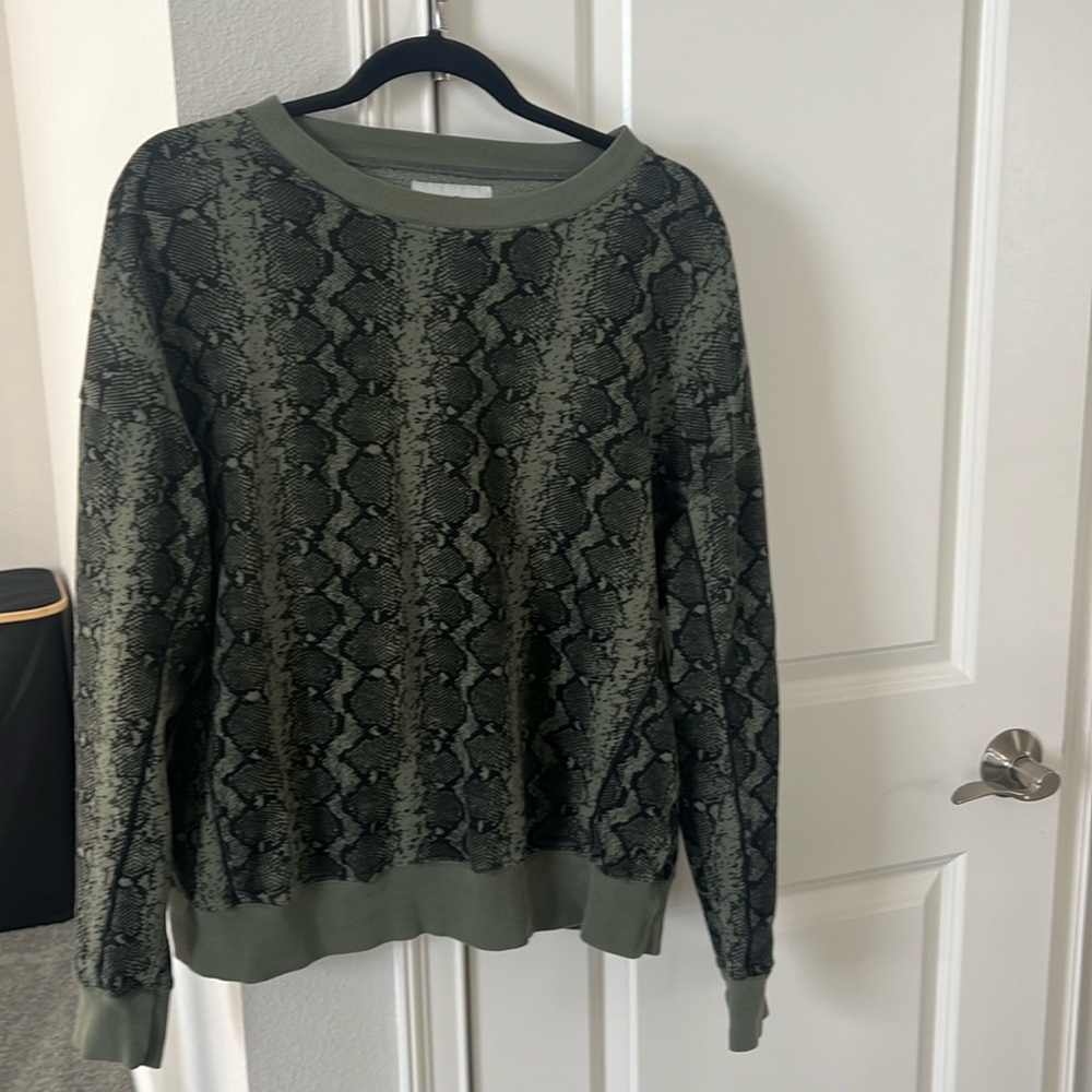 Hollister sweater